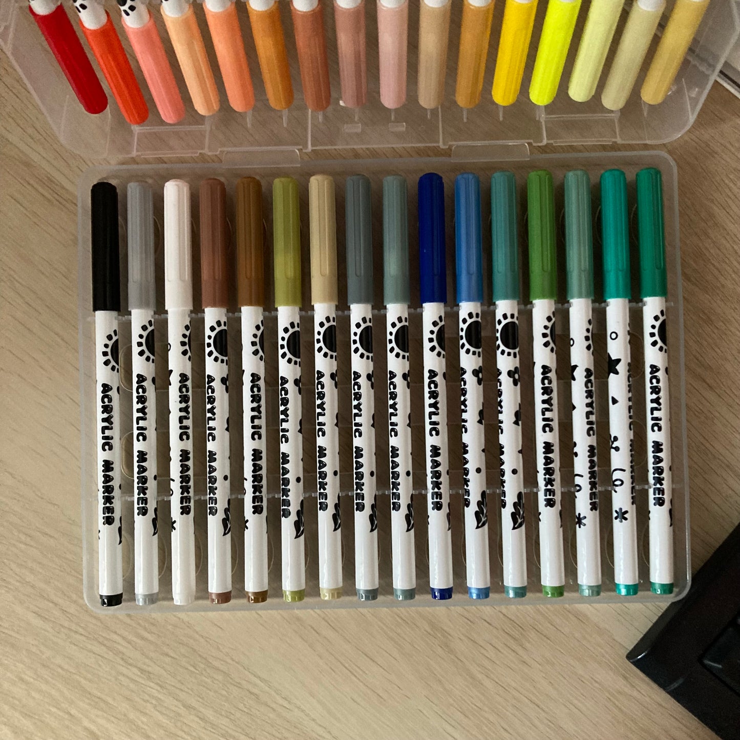 Set de 48 marcadores acrílicos